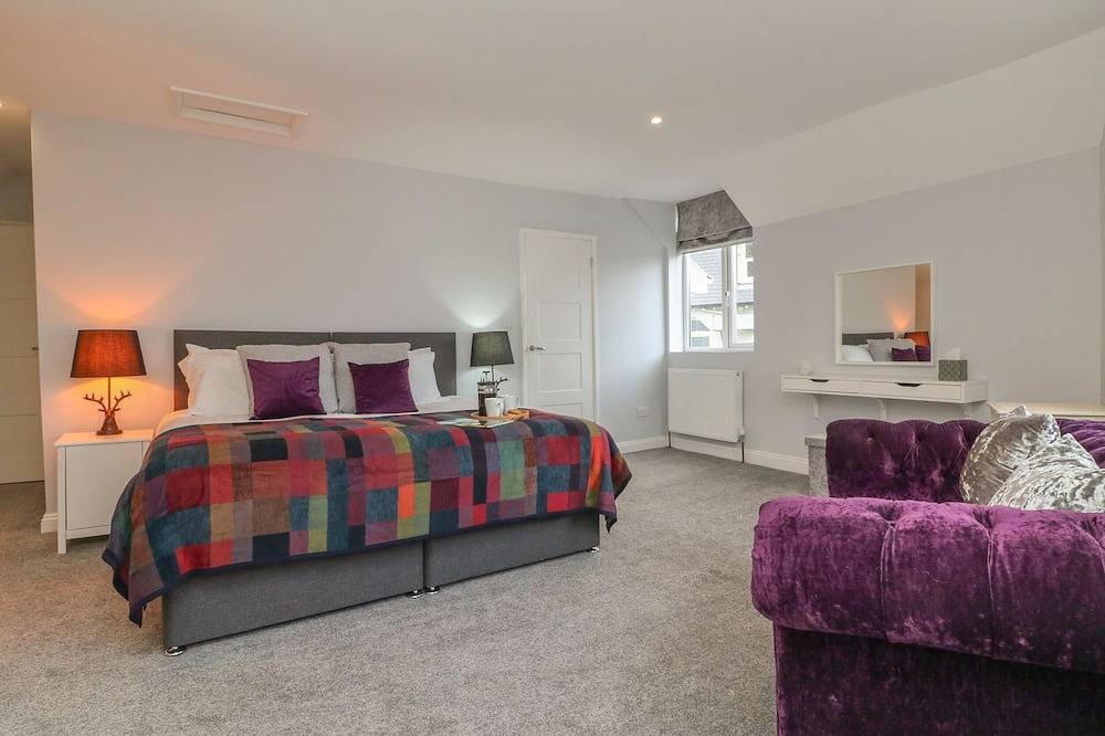 The Old Coach House, family friendly, with hot tub in Braunton in Braunton, Devon