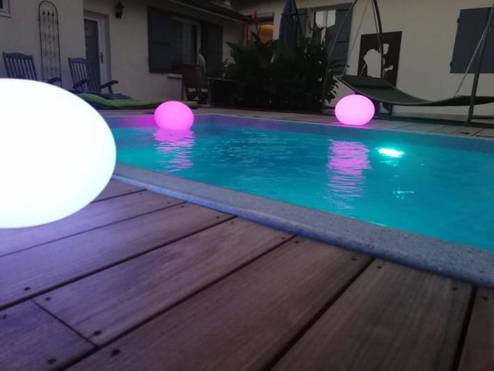 Maison de vacances pour 2 personnes, avec jardin ainsi que terrasse et piscine