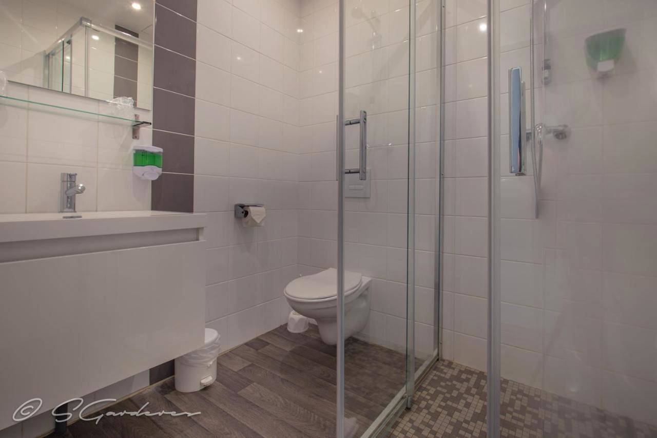 Economy Double Room in Pau, Béarn
