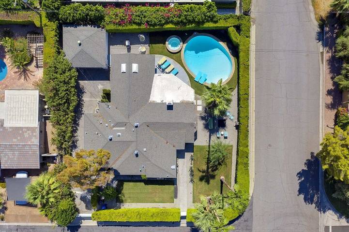 Villa for 6 people, with yard and balcony as well as hot tub and pool in Palm Springs