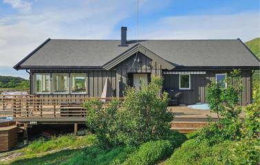 Ferienhaus für 10 Personen, mit Terrasse und Garten sowie Seeblick in Vesterålen