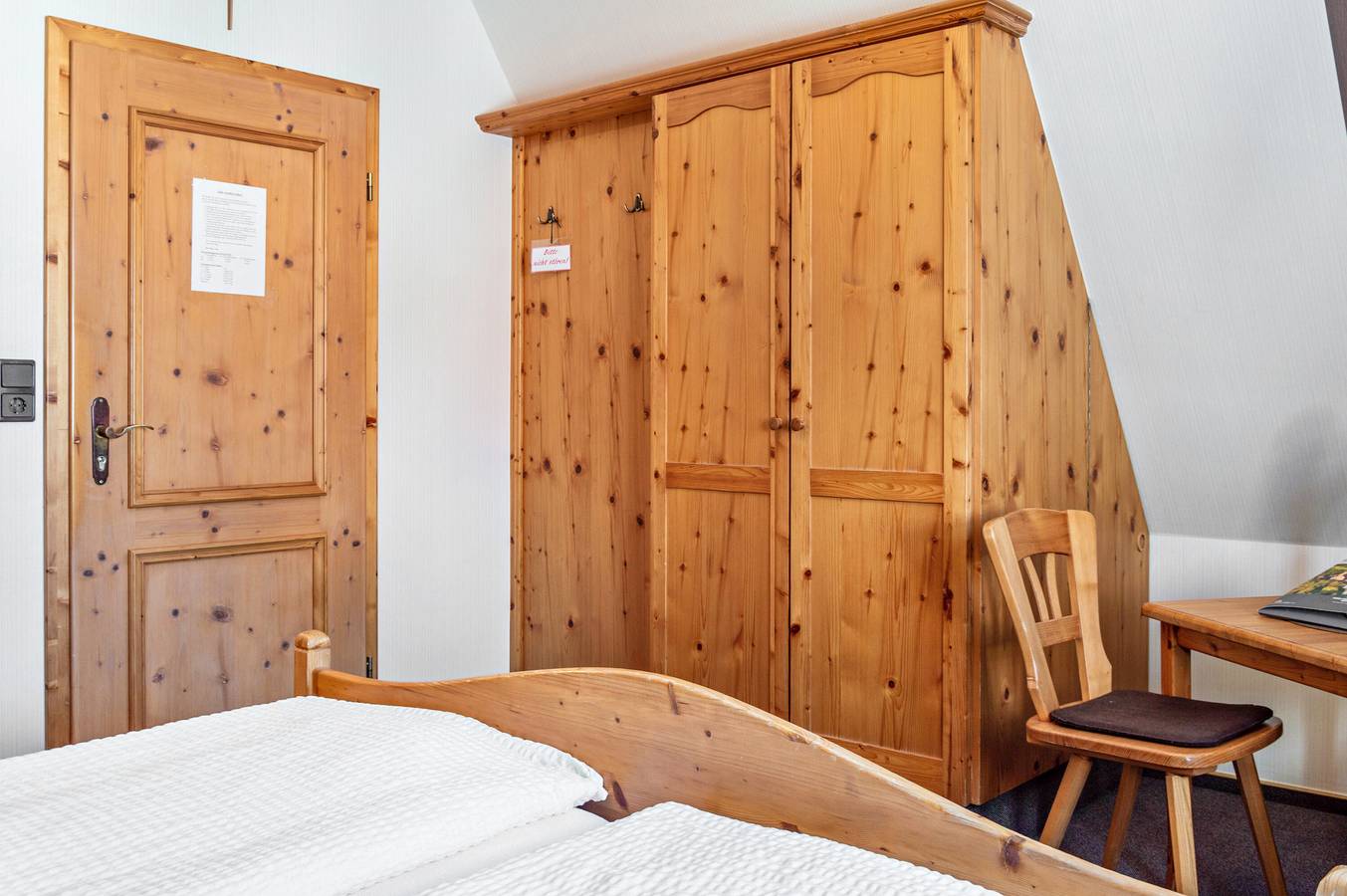 Zimmer 'Lutz - Zimmer 3' mit gemeinsamer Terrasse, gemeinsamem Garten und Wi-Fi in Iphofen, Fränkisches Weinland