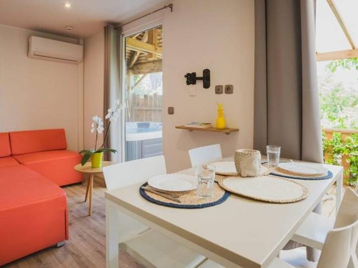 Camping International - Mobilheim 4 personen - Moorea 52 m² - 3 Räume - 2 Schlafzimmer - Privater Jacuzzi - Klimaanlage in La Madrague, Hyeres
