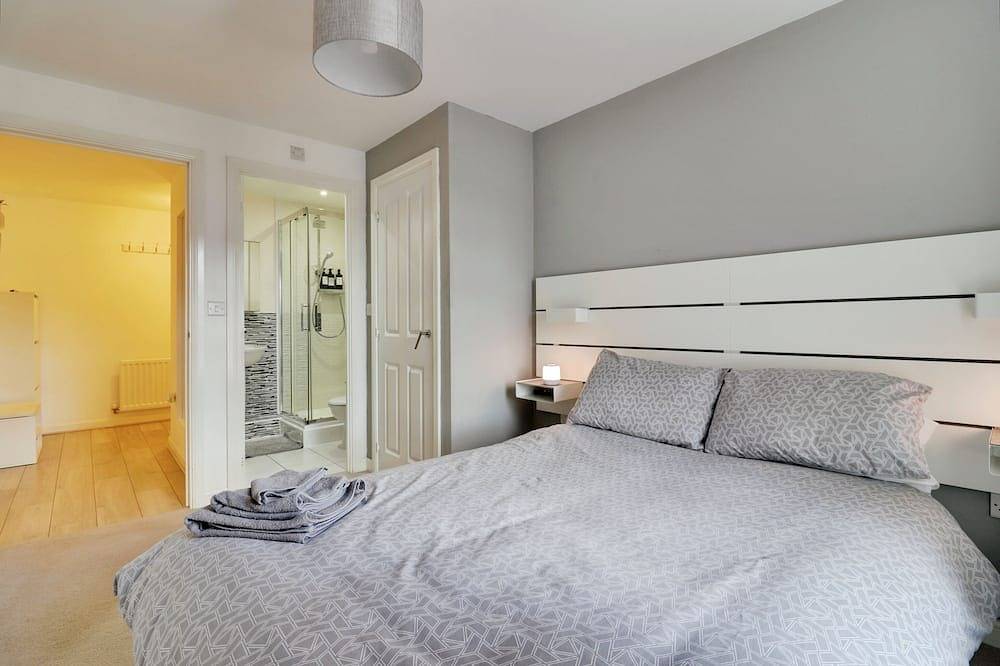 Entire apartment, Modern & Cosy Apartment with free parking, 5 minutes from town centre! in Stafford, Staffordshire