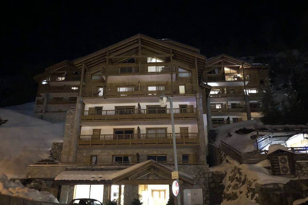 Apartamento entero, Appart Champagny La Plagne-Ski-in ski-out, Wifi, ropa de cama y limpieza incluidos in Champagny-en-Vanoise, Parque Nacional de Vanoise
