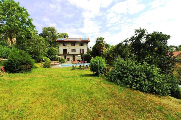 Entire apartment, Casa Frey apt. 3 room apartment on Lake Orta with garden and swimming pool in Vacciago, Comune di Ameno