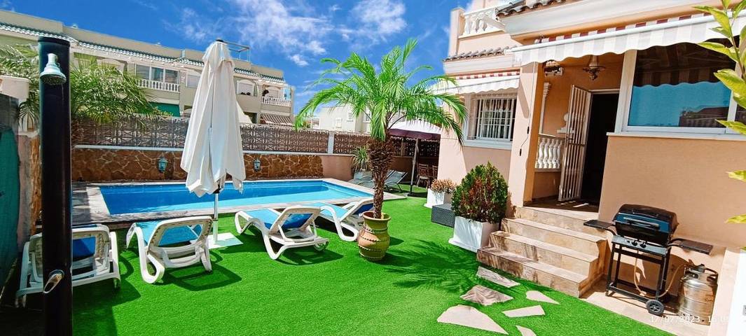 Villa voor 6 personen, with Terras and Tuin as well as Zwembad and Uitzicht in Gran Alacant