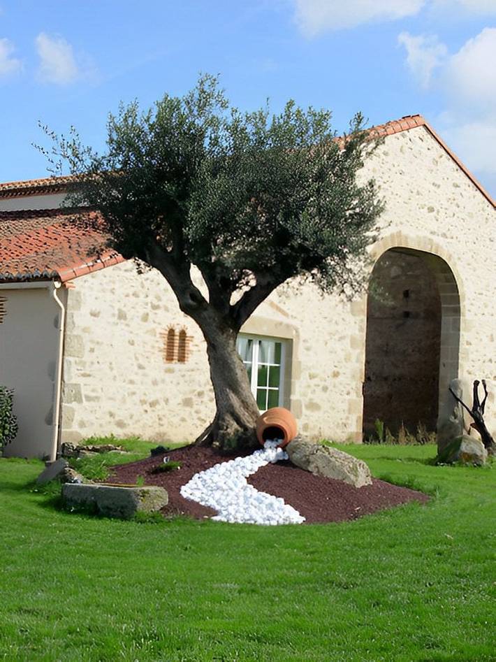 Cottage pour 2 personnes, avec jardin et piscine à Nueil-les-Aubiers