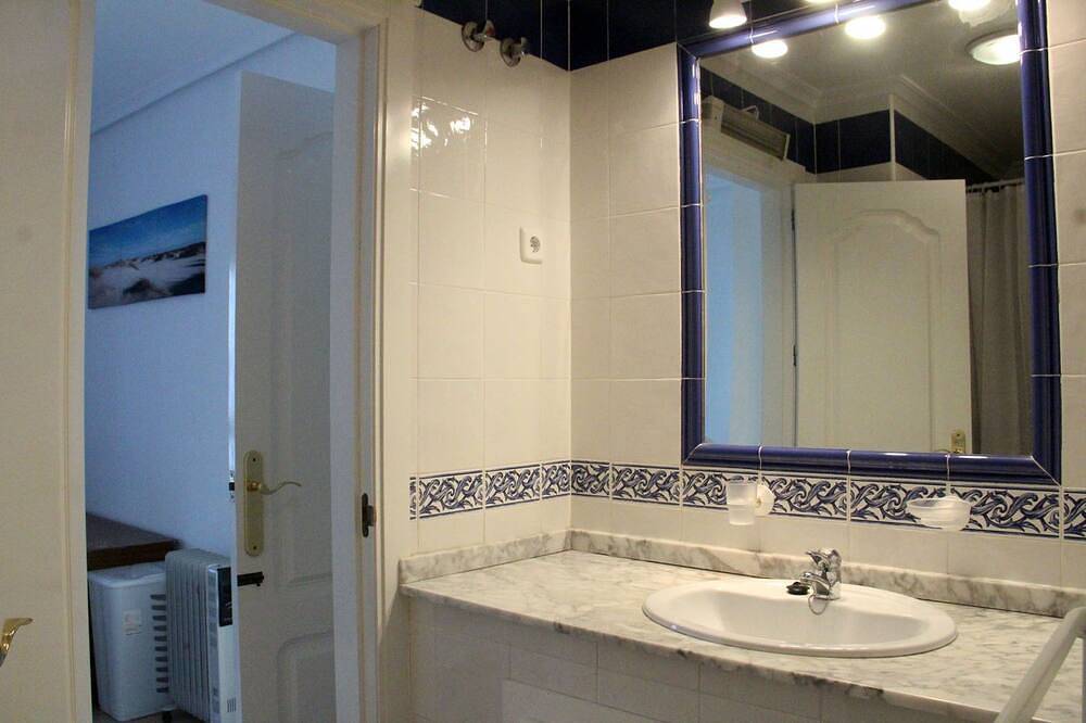 Ganze Wohnung, 2 Bed 2 Bath Beautiful Apt Next to Villamartin Plaza in Brisas y Golf, Orihuela