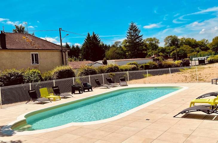 Camping pour 2 personnes, avec Terrasse et Jardin ainsi que Piscine et Vue