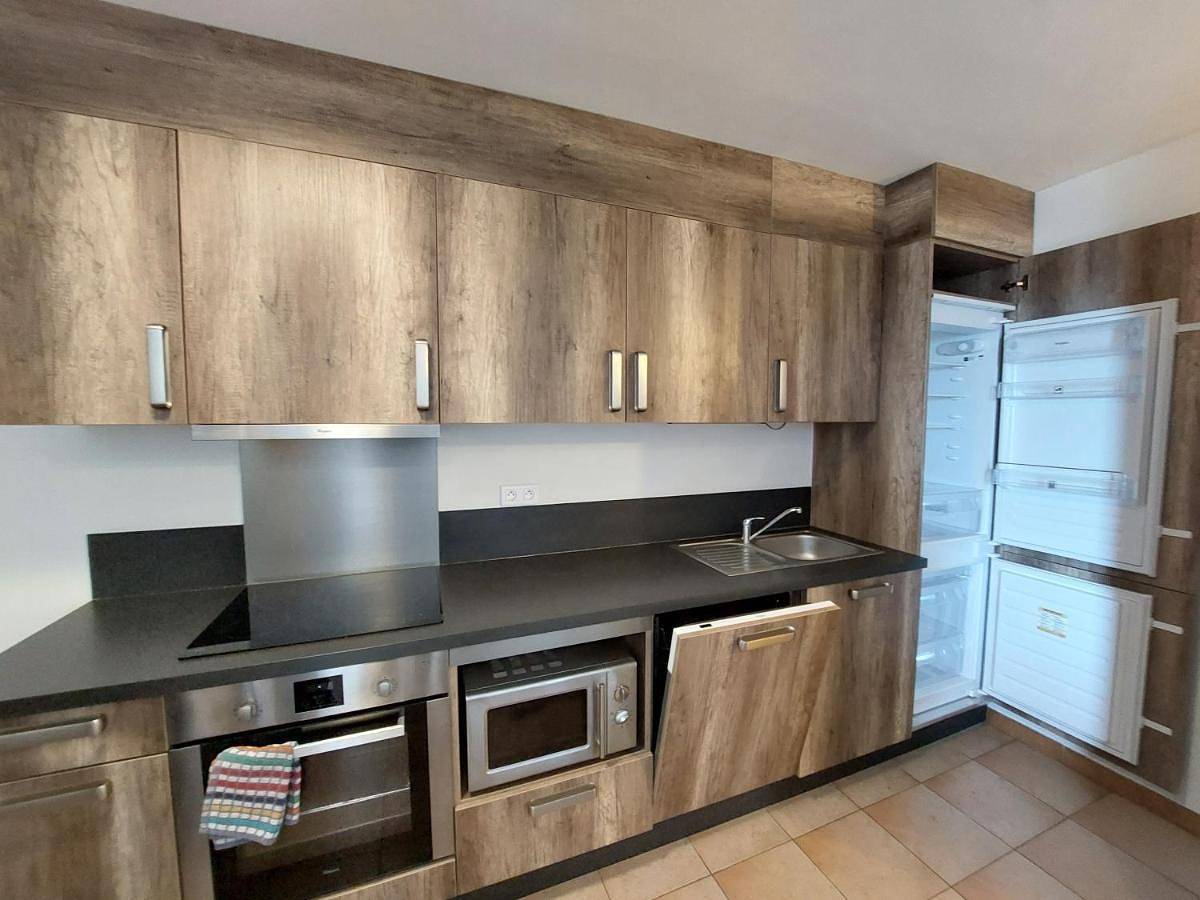 Appartement entier, Two-Bedroom Apartment in Le Mas, Région de Cannes