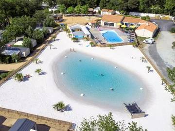 Gîte pour 4 personnes, avec jacuzzi et bassin pour enfant à Bois-de-Céné