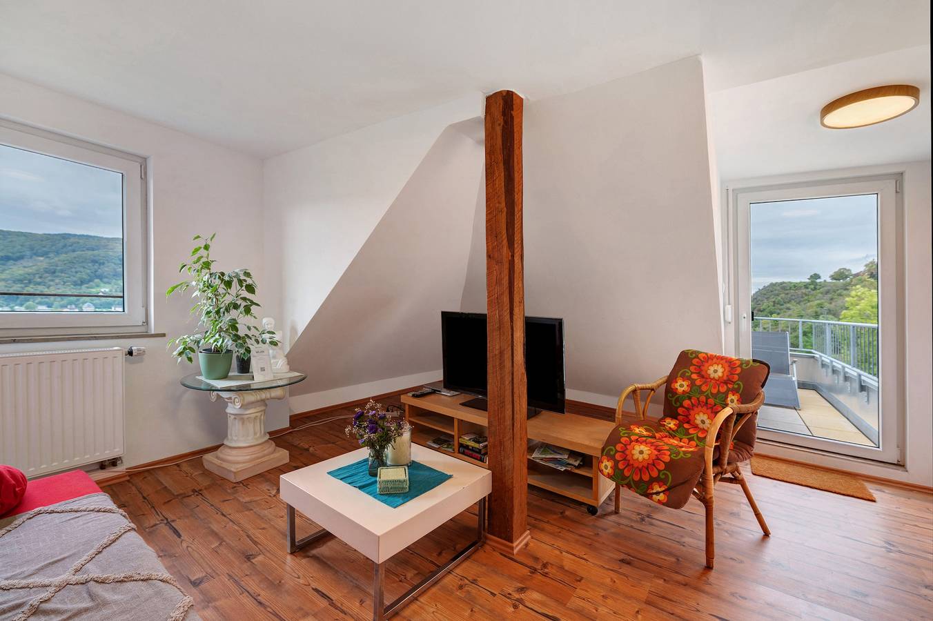 Ganze Wohnung, Ferienwohnung 'Im Rosenberg' mit privater Terrasse und Wlan in Lahnstein, Osteifel