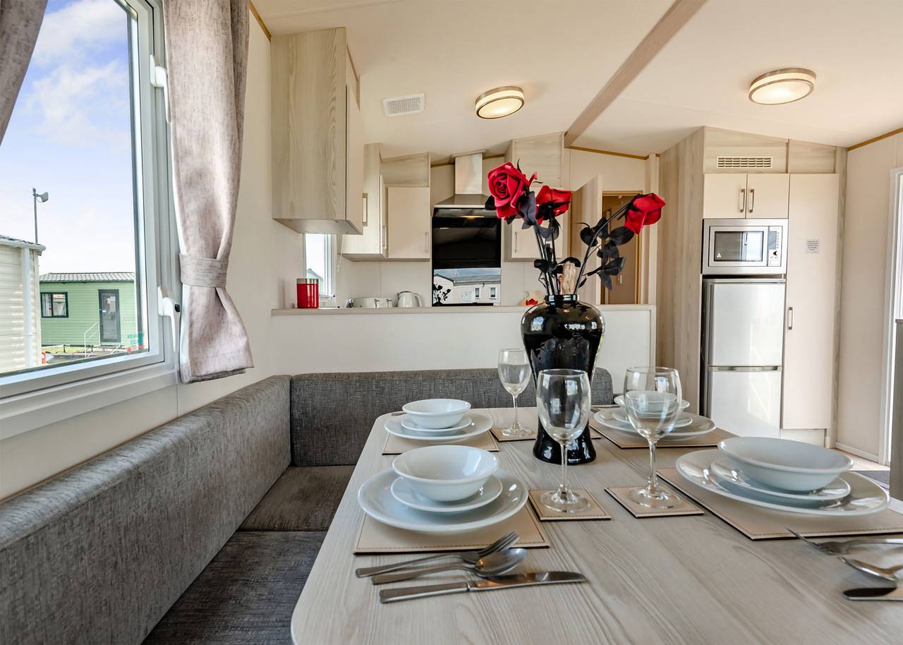 Gold 3 Bedroom Caravan, Sleeps 8 in Clacton-on-Sea, Essex
