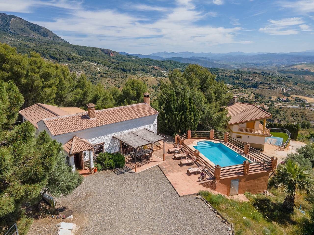 Charmante villa « Casa Liebre » avec vues panoramiques, piscine privée, Wi-Fi et climatisation in Alozaina, Sierra de las Nieves