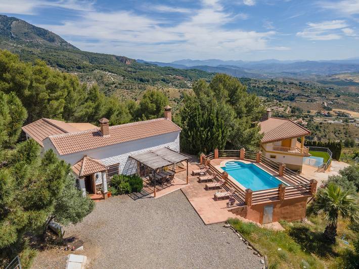 Charming Villa 'Casa Liebre' with Panoramic Views, Private Pool, Wi-Fi & Air Conditioning in Alozaina, Sierra de las Nieves