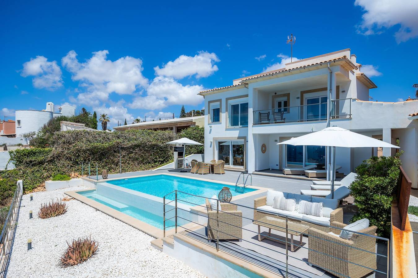 Villa 'Azul' avec piscine partagée, Wi-Fi et climatisation in Cala Pi, Llucmajor