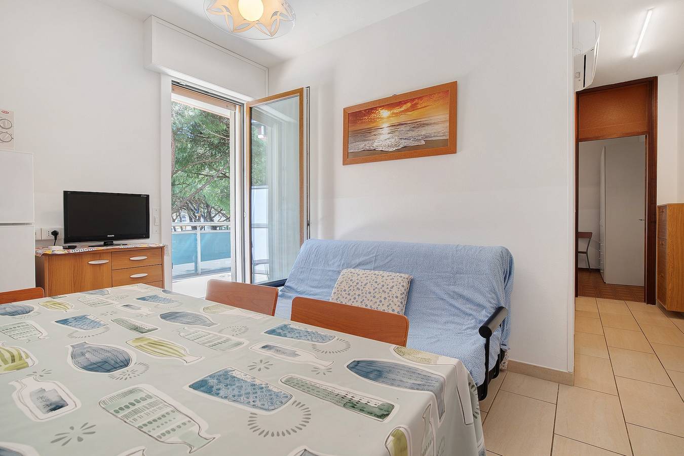 Entire apartment, Apartment 'Condominio Lara A16' with Private Terrace and Air Conditioning in Lido di Jesolo, Jesolo