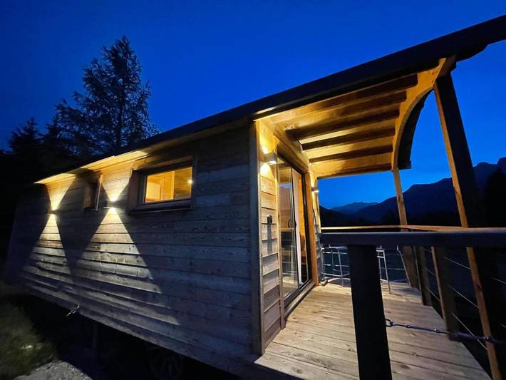 Gîte pour 2 personnes, avec Balcon et Terrasse ainsi que Jardin et Vue