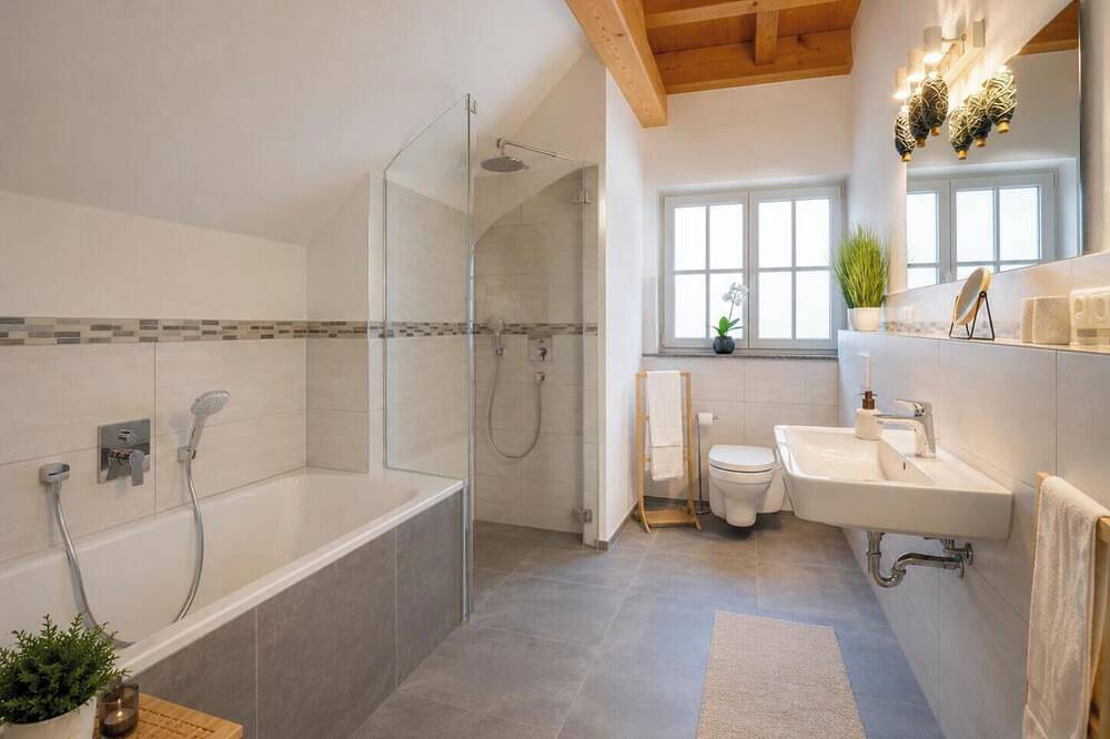 Ganze Wohnung, Liboria Alpenauszeit: Traumhafte Ferienwohnung mit Balkon in Riegsee, Das Blaue Land