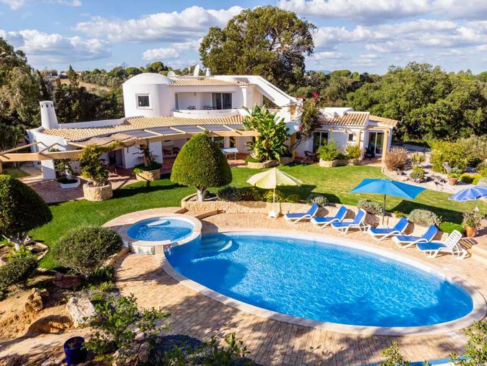 Villa para 10 pessoas, com Varanda e Piscina em Lagoa
