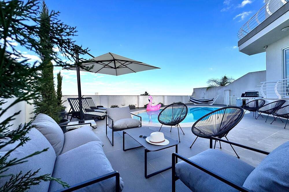 St Julian’s Hillside villa with Pool in Swieqi, Ilha de Malta