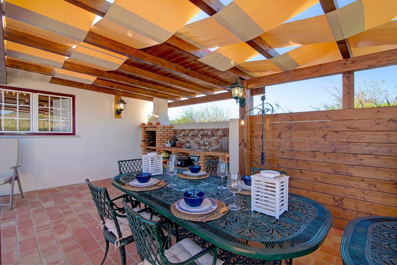 Casa vacanze 'Villa Oliva Al - T4' con vista montagne, piscina, terrazza e A/C in Moncarapacho, Parque Natural da Ria Formosa