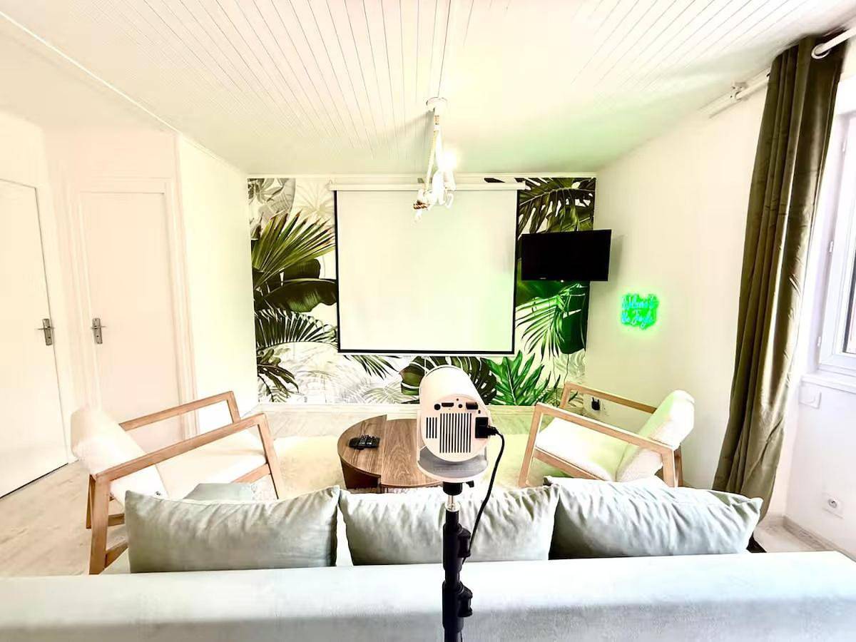 Appartement entier, Balneo & Ciné - Jungle Touch - Direct Genève - Gare Bellegarde in Valserhône, Nantua