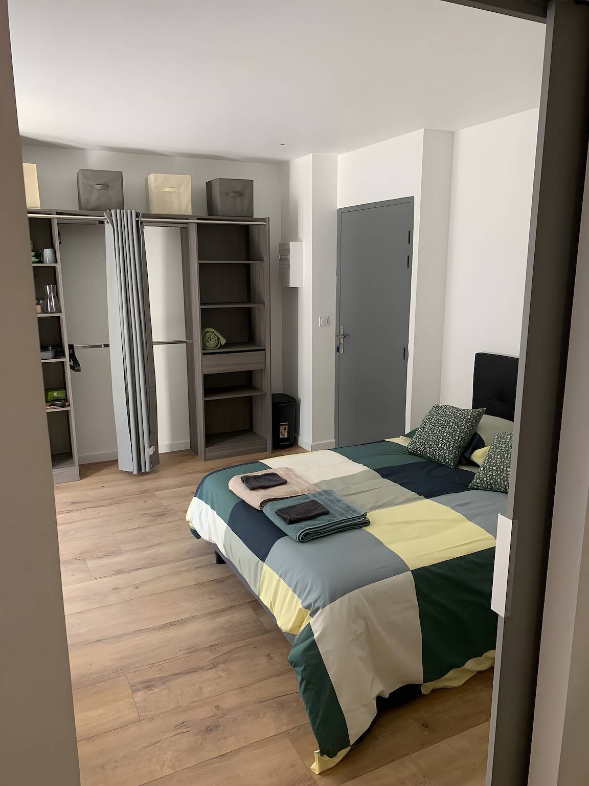 Studio entier, Studio '4' avec terrasse privée, jardin commun et Wi-Fi in Hanvec, Région de Brest