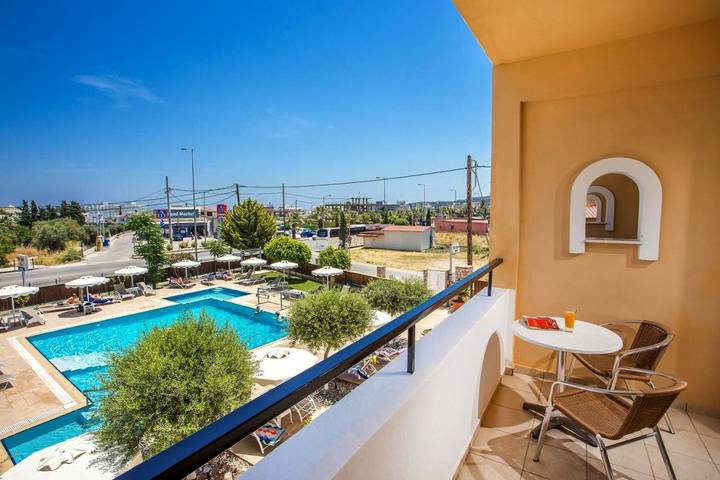 Location de vacances pour 4 personnes, avec piscine ainsi que jardin et bassin pour enfant à Faliráki - 4