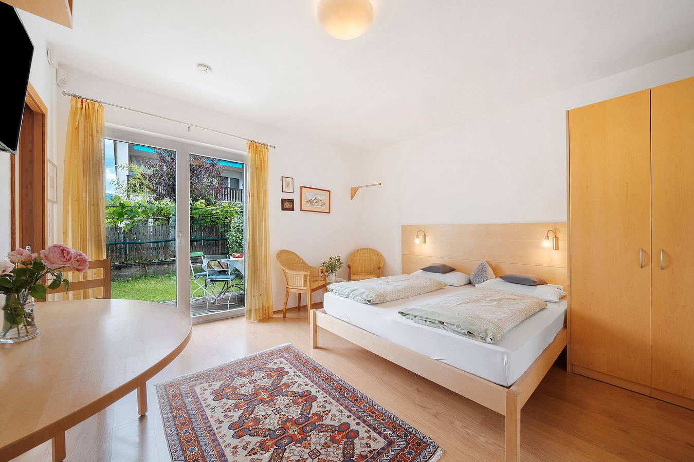 Ganze Wohnung, Ferienwohnung 'Das Landhaus Apt Pink Lady' mit Bergblick, privater Terrasse und Wlan in Terlan, Sarntaler Alpen