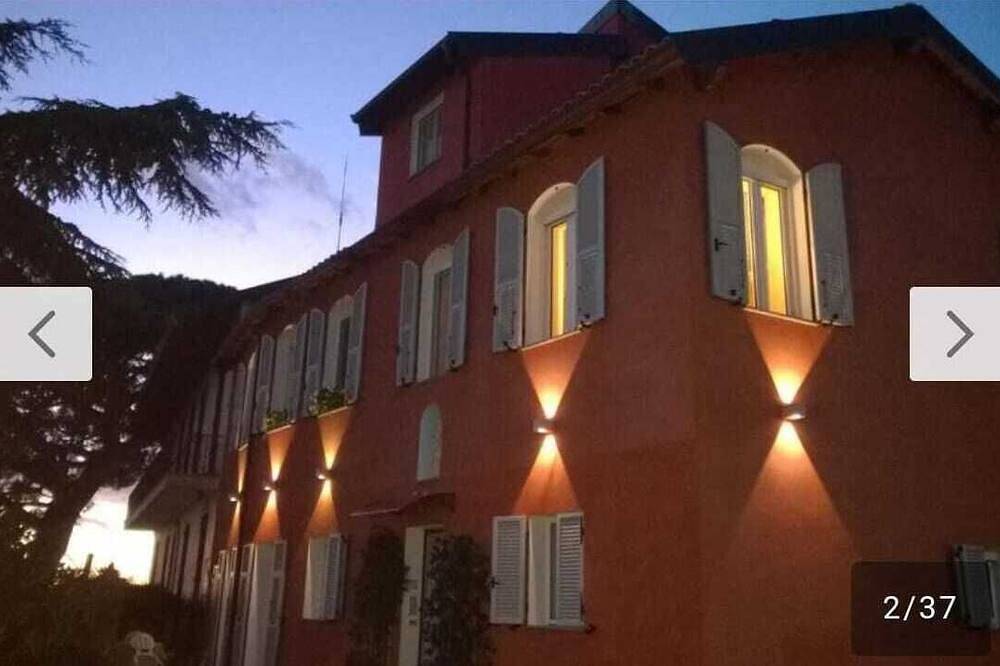 Ganze Wohnung, Villa Mont des Oliviers / Superior Vista Mare e Terrazza Privata in San Remo, Sanremo Gemeinde