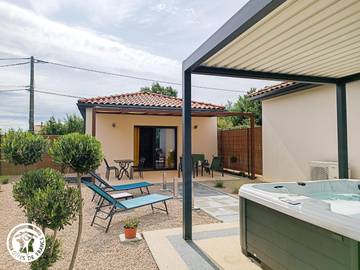 Gîte pour 4 personnes, avec jacuzzi ainsi que jardin et terrasse dans le Lot