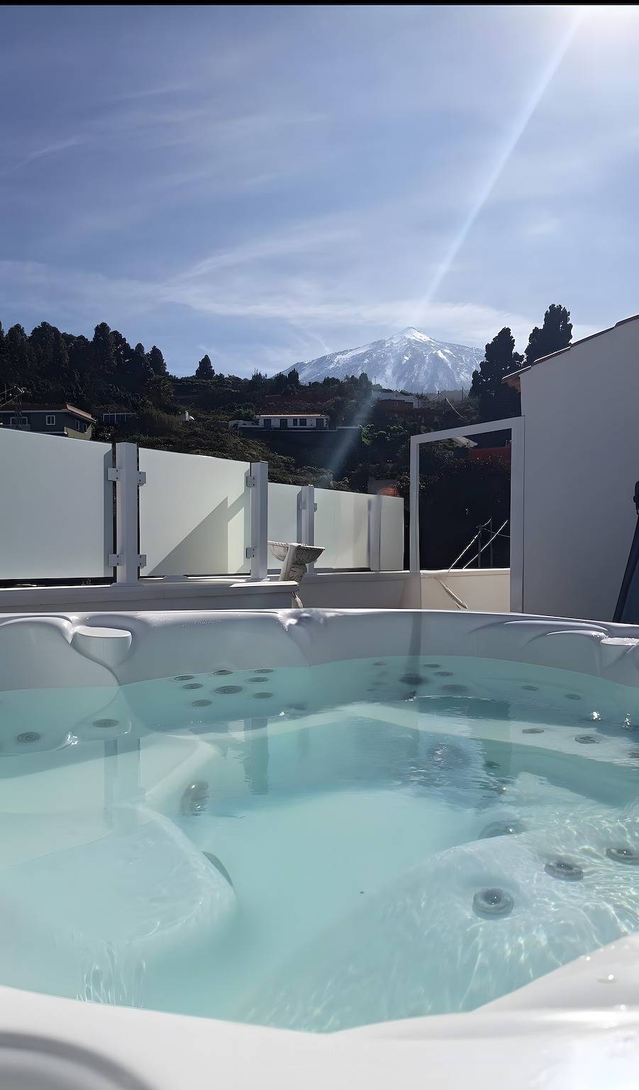 Apartamento entero, Casa de vacaciones "Ático Miranda" con bañera de hidromasaje, vistas al Teide y Wi-Fi in Las Lajas, Icod de los Vinos
