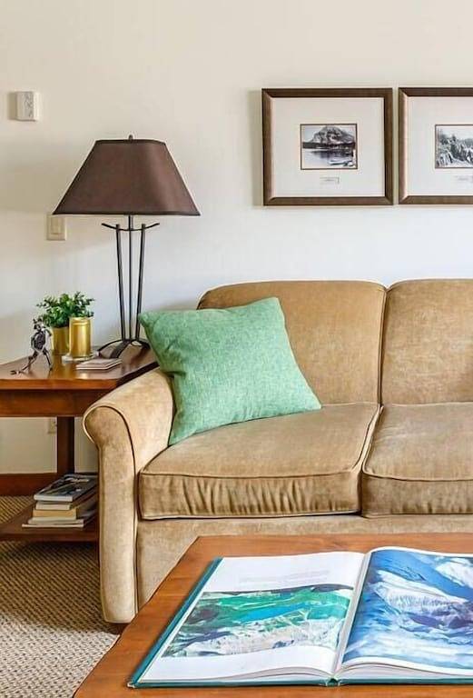 Vacation rental for 4 people, with hot tub in Canmore