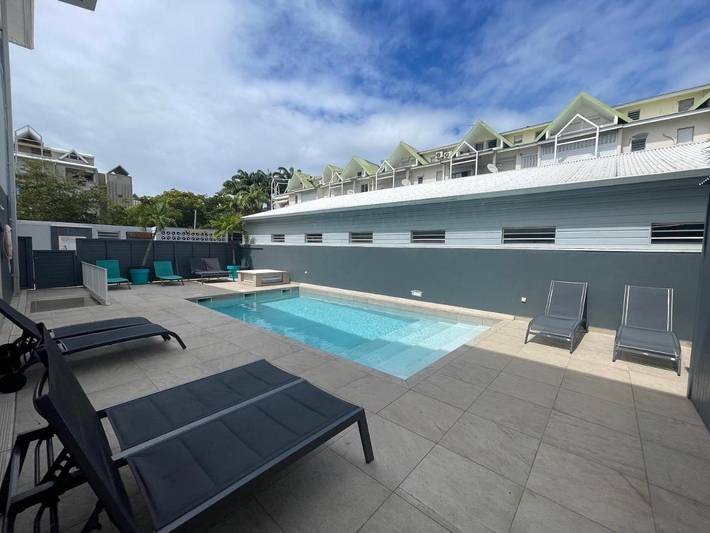 Hôtel pour 2 personnes, avec piscine et terrasse, animaux acceptés