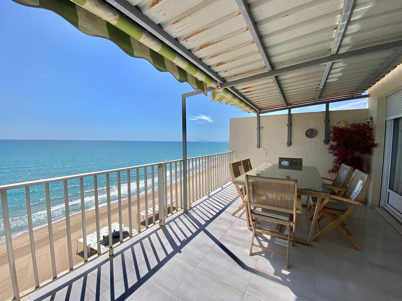 Ganze Wohnung, Apartment 'Flamingo' mit Meerblick, privater Terrasse und Wlan in Playa de Tavernes de la Valldigna, Tavernes de la Valldigna