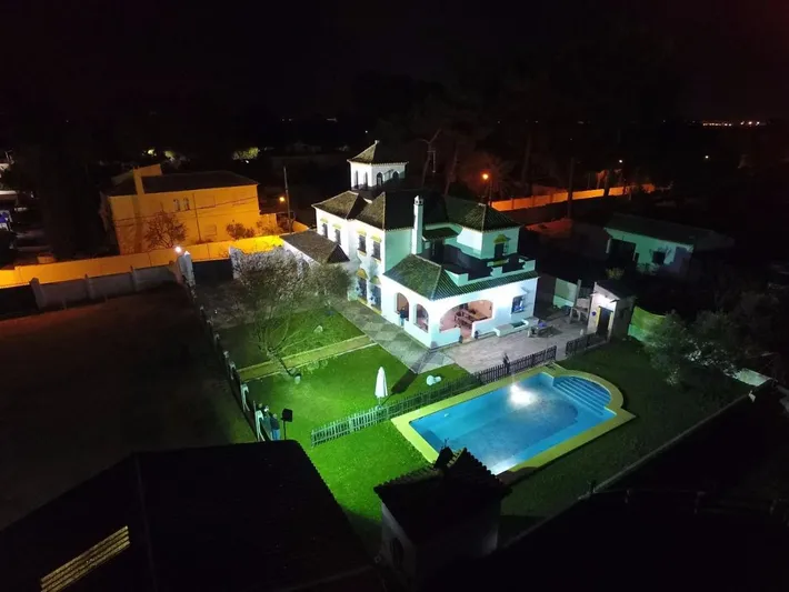 Ferienhaus für 14 Personen, mit Ausblick und Pool sowie Garten, mit Haustier - 1
