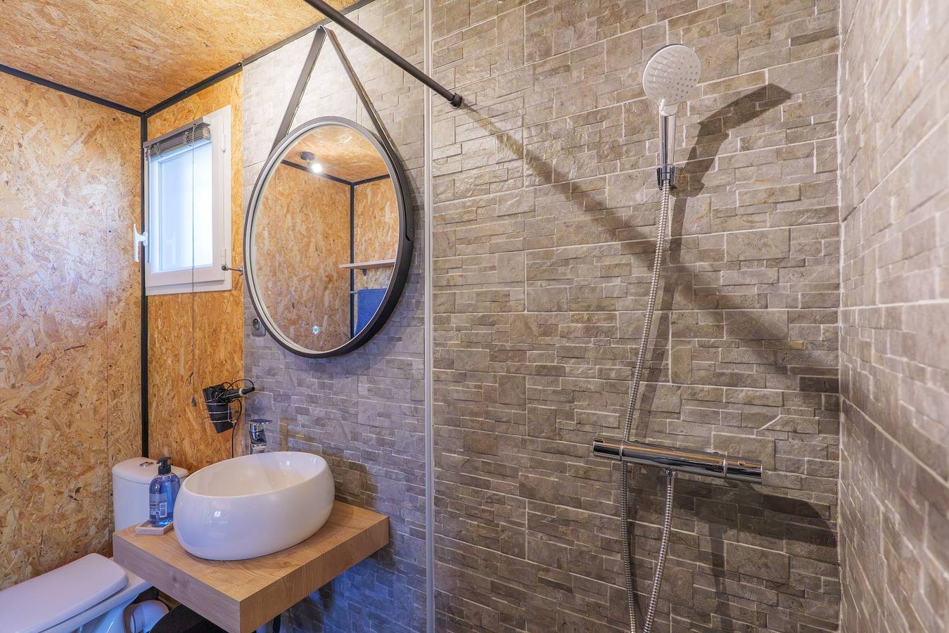Gastenkamer '315' met bergzicht, privé verwarmd zwembad en wifi, foto 12