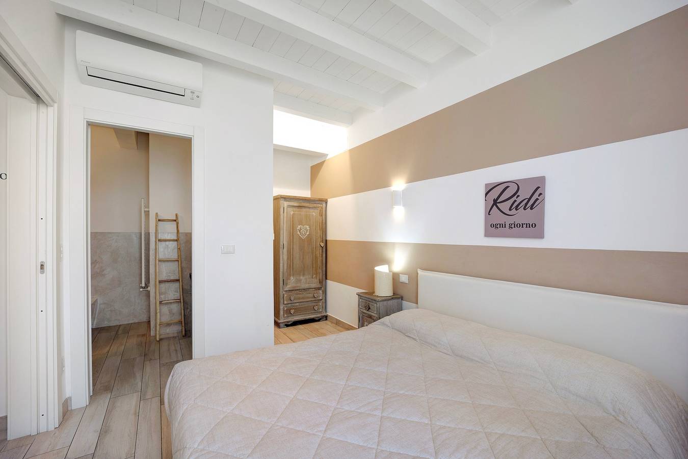 Entire apartment, Apartment 'Ama' with Balcony, Wi-Fi and Air Conditioning in Albenga, Riviera di Ponente