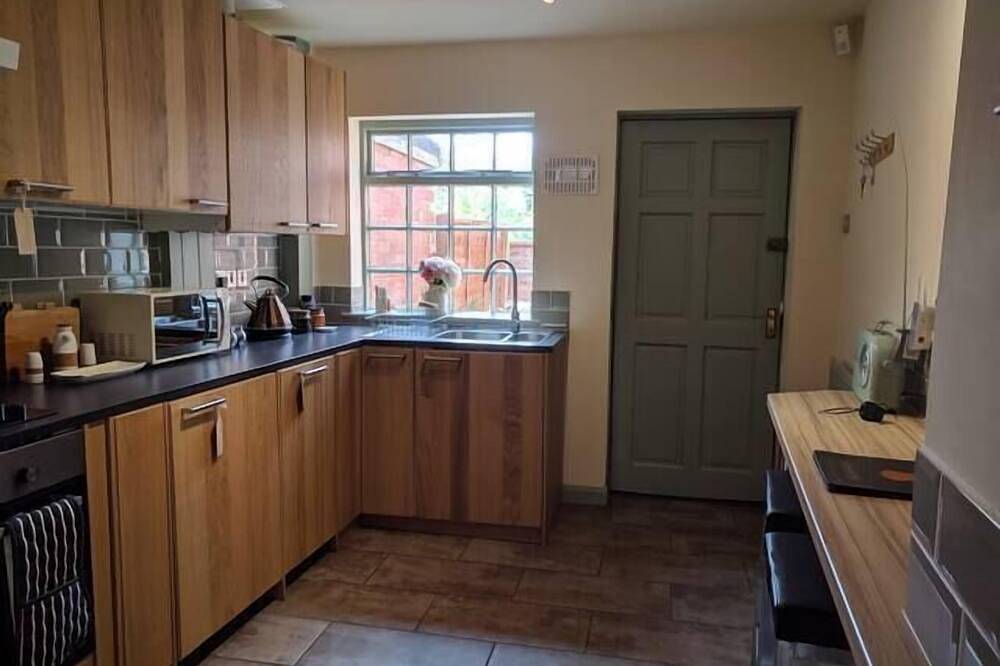 Familiar-Rural-Baño privado externo-Vista a la Calle-Two Bedroom in Lincoln, Lincolnshire