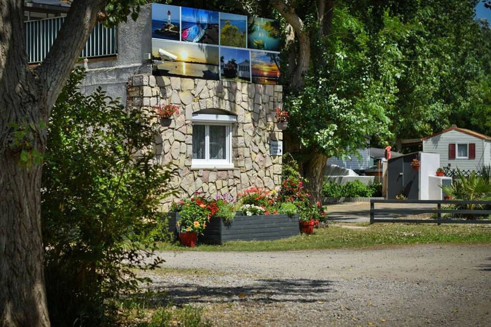 Mobile-home avec terrasse pour 4, cuisine équipée in Marseillan, Côte méditerranéenne (France)