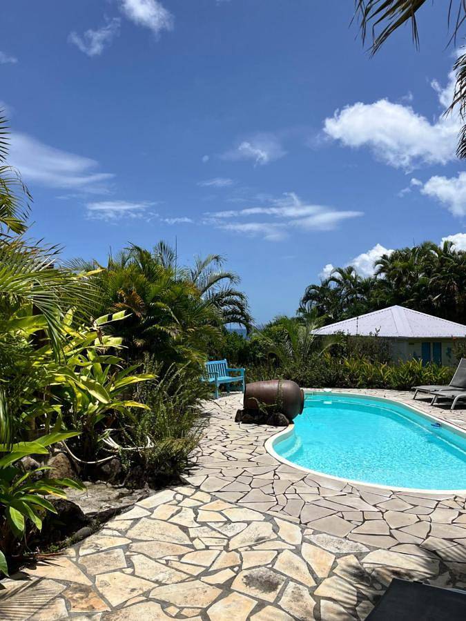 Gîte pour 4 personnes, avec vue ainsi que piscine et jardin dans Plage Leroux - 2