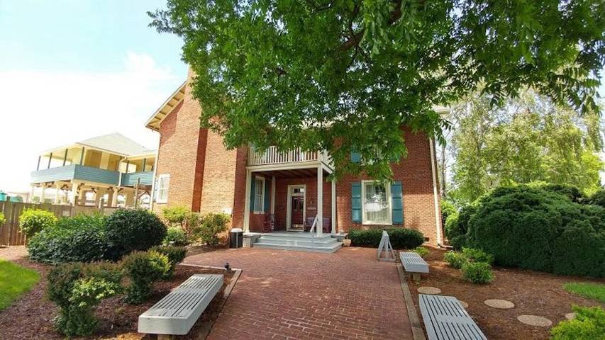 Holiday home for 6 people, with sauna and hot tub as well as pool and garden in North Shore