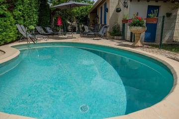 Location de vacances pour 6 personnes, avec jardin à Clarensac