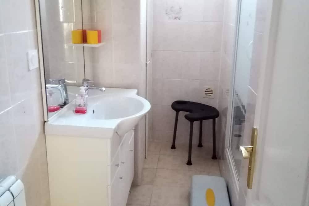 Entire apartment, \"La Casa di Gerlinde by Saint Martin\" apartment with pool, pet friendly! in Saint-Martin-de-Valgalgues, Cévennes