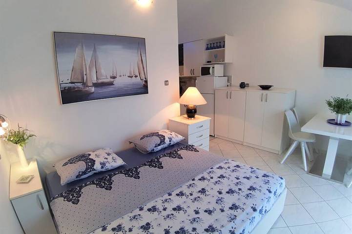 Ganze Wohnung, Wohnung Mit Grosser Terrasse Und Magnificant Sea View, 300 m Vom Strand in Raša, Ostküste Istrien