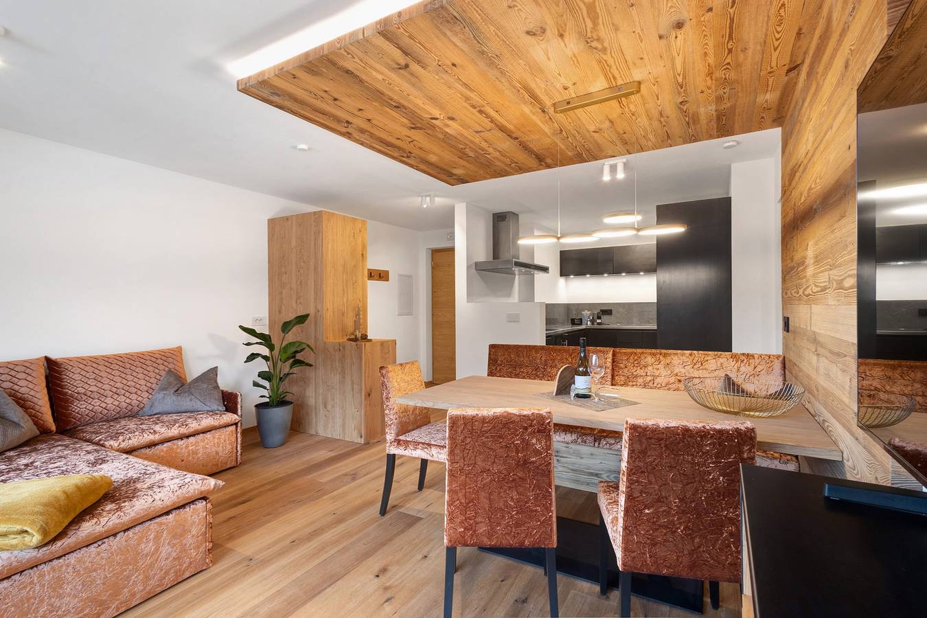 Ganze Wohnung, Ferienwohnung 'Paradeis Apartments A19' mit Bergblick, privater Terrasse und Wi-Fi in Mühlbach, Dolomiti Superski