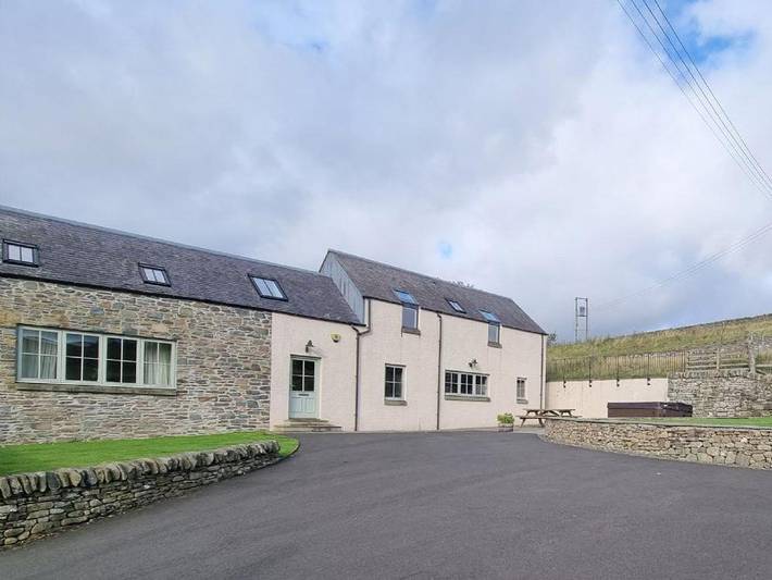 Vacation rental for 8 people, with Hot tub and Yard in Scotland