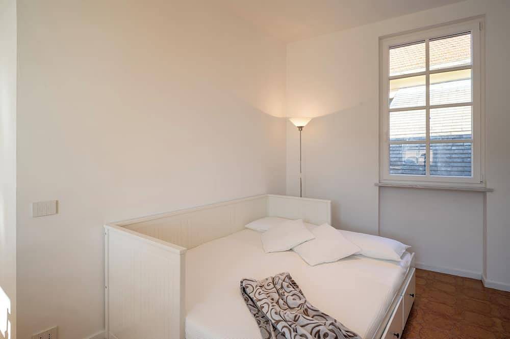 Entire apartment, One step away from the sand... in Laigueglia, Riviera di Ponente